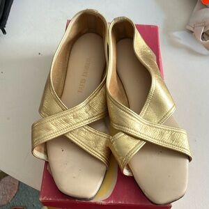 Vintage Gold flats -size 7.5 EUC
